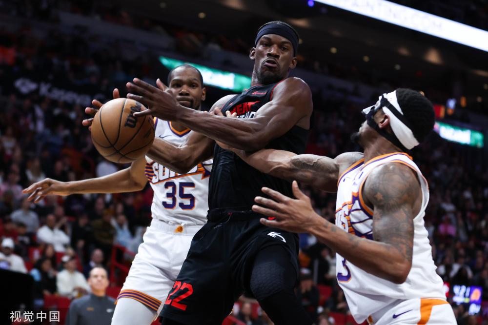 裁判的亮相 裁判的亮相